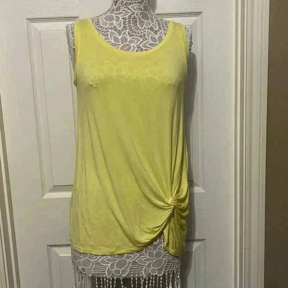 2/15 Yellow tank top - Picture 1 of 7